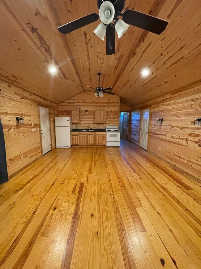 Building Photo - 60 Hill Country Cabin Ln