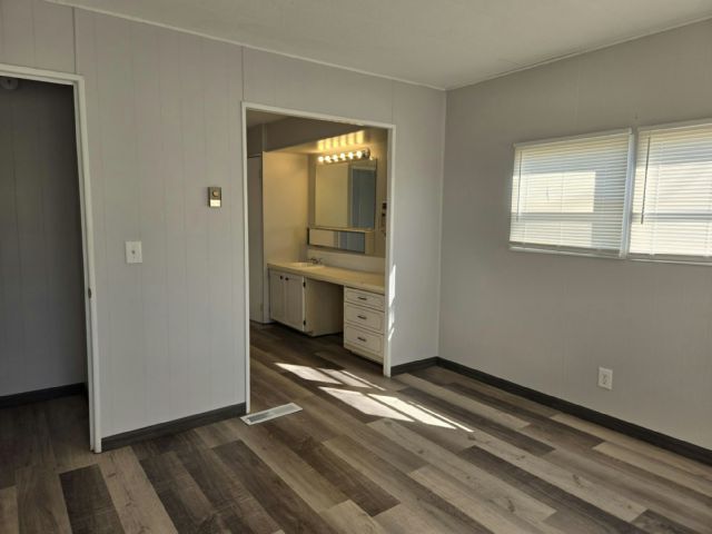 Foto del edificio - 406 50th Avenue Plaza W