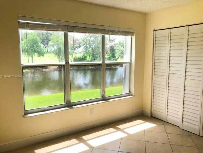 Building Photo - 437 Vista Isles Dr