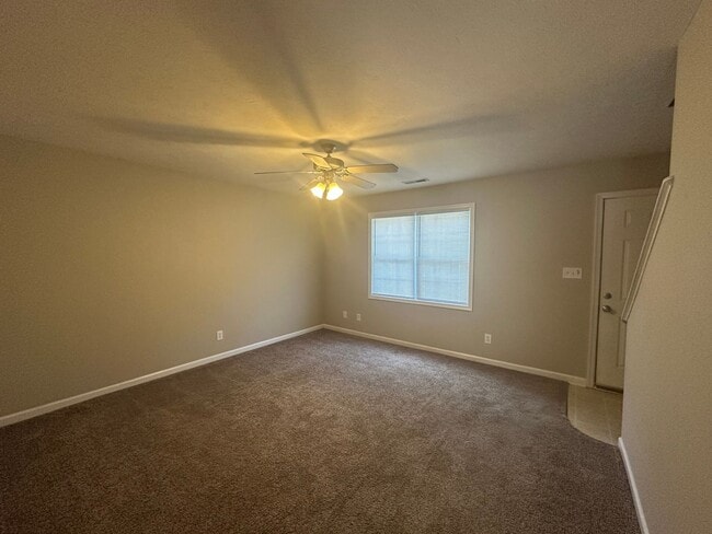 Building Photo - 131 Primrose Ln