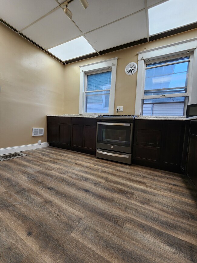 Cocina - 1017 N Elmwood Ave