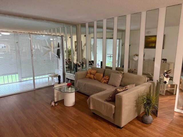 Foto del edificio - 8990 S Hollybrook Blvd