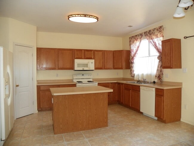 Building Photo - 532 Soothing Meadows Dr NE