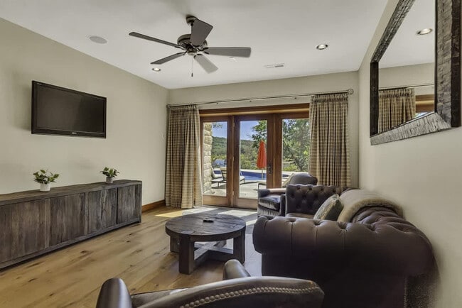 Building Photo - 1774 State Hwy UU