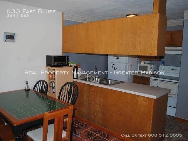 Building Photo - 533 East Bluff