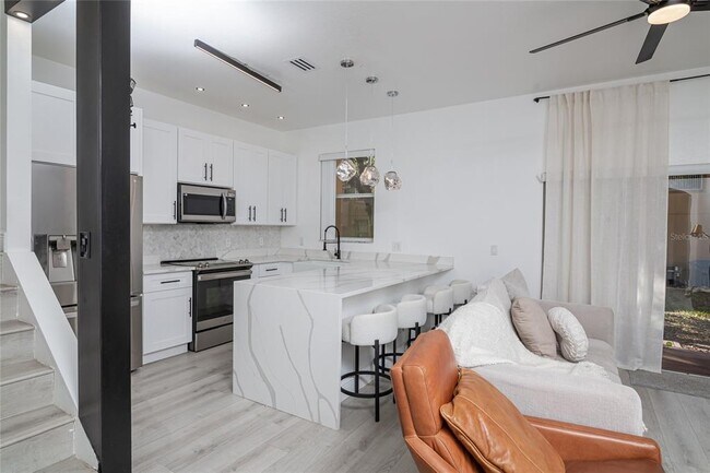 Building Photo - 733 Calabria Ave