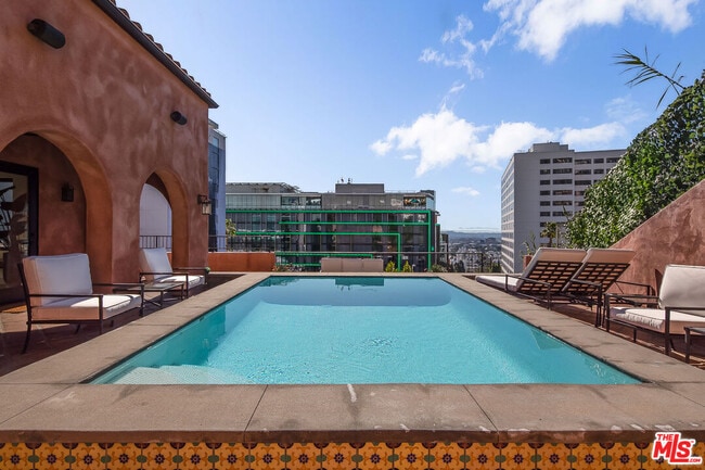 Building Photo - 8425 W Sunset Blvd