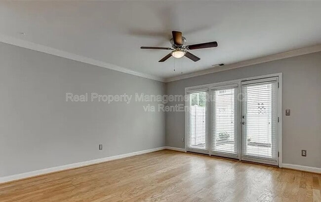 Foto del edificio - 1224 Green Oaks Ln