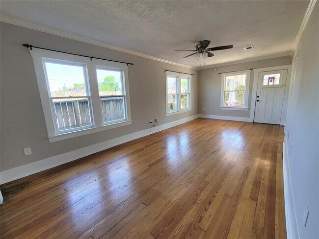 Building Photo - 1441 N Durham Dr