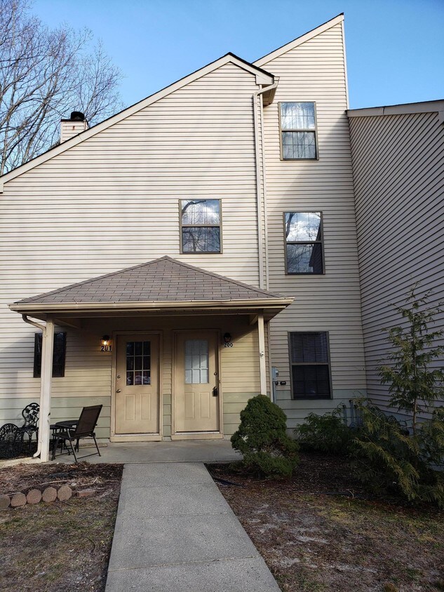200 Daisy Ct, Jackson, NJ 08527 Condo for Rent in Jackson, NJ