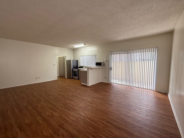 Vista desde la entrada - 11755 Dorothy St