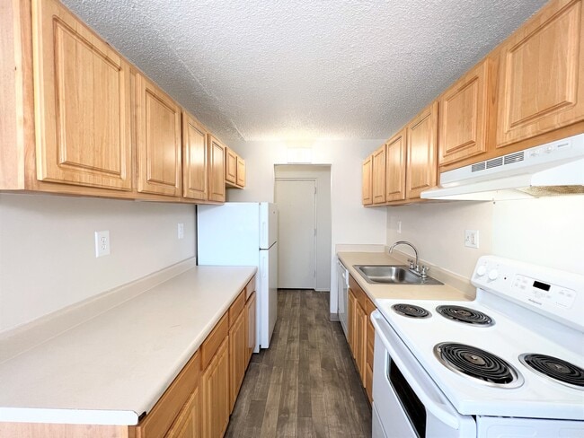 1 BR, 1BA - 620 SF - Westchester Towers