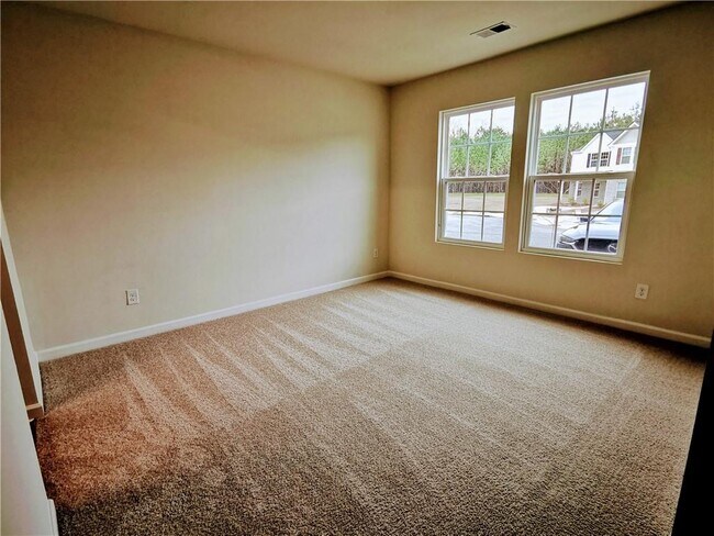 Building Photo - 2550 Piering Dr