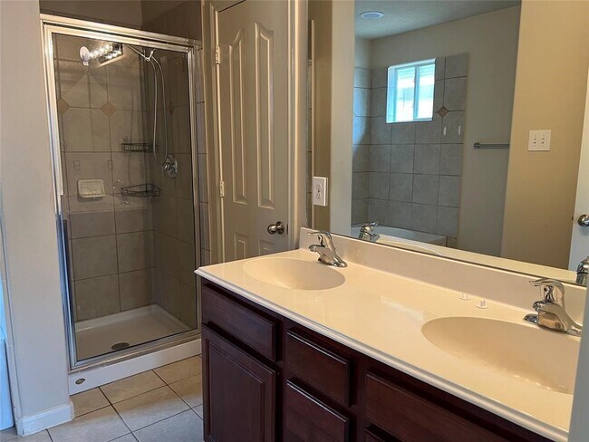 Foto del edificio - 1720 Tornado