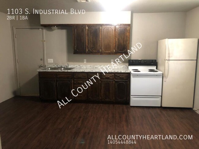 Foto del edificio - 2 bed/1 bath in El Reno!