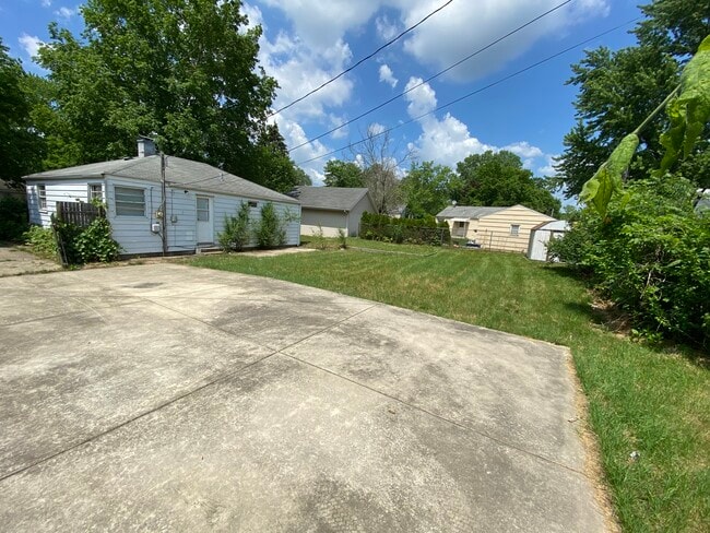Building Photo - 1216 Eastbrook Dr