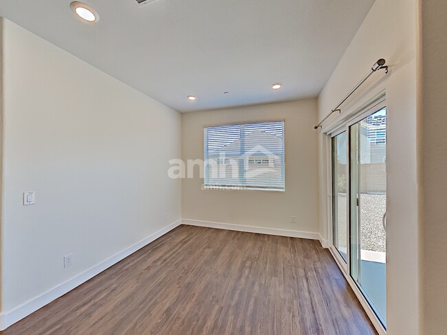 Building Photo - 5951 W Larkspur Dr