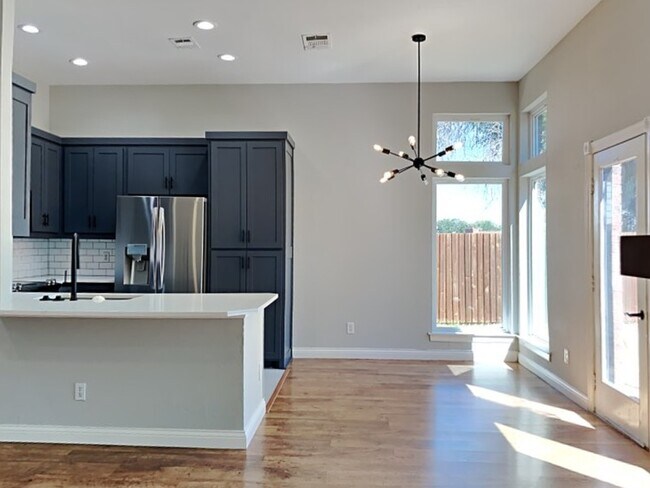 Foto del edificio - 250 Pinyon Ln