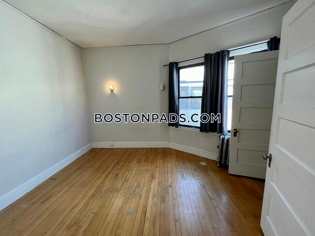 Building Photo - 19 Pleasant St