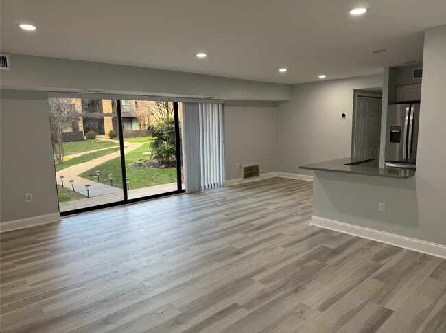 Foto del edificio - 7841 Enola St