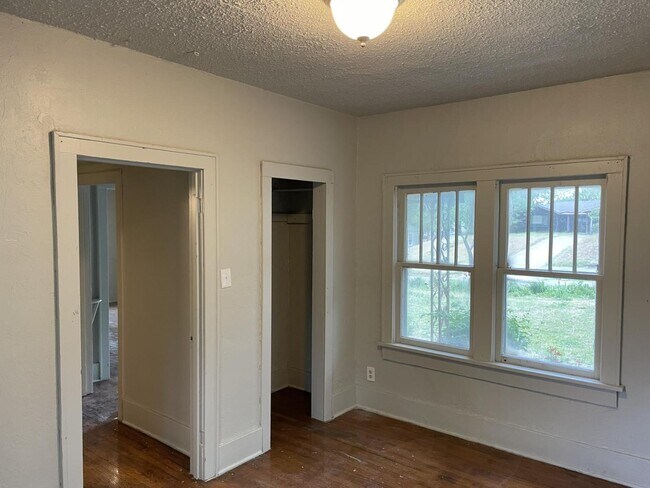 Foto del edificio - 1915 E Randolph Ave