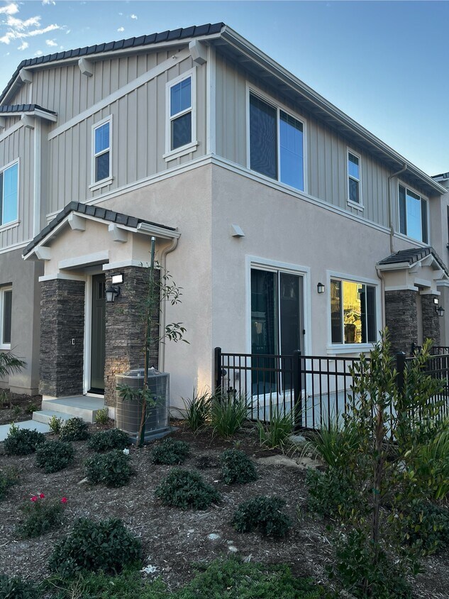 16502 Casa Grande Ave Unit Kona Casa Grande, Fontana, CA 92336 Condo