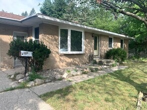 Building Photo - 5675 Juanita Dr SE