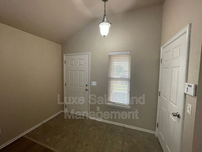 Foto del edificio - 2201 NW 199th St