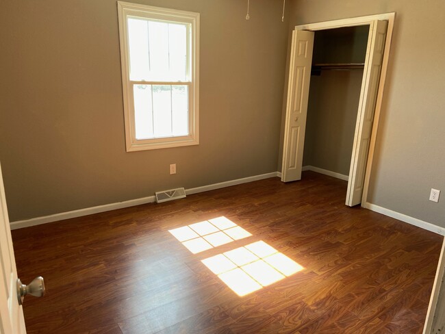 Foto del edificio - 5114 CHARM RIDGE DR