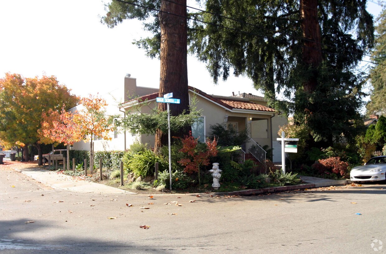 Multifamiliar - 1107 High School Way