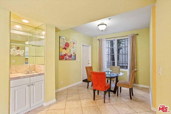 Dining room with Wet bar - 1250 Midvale Ave