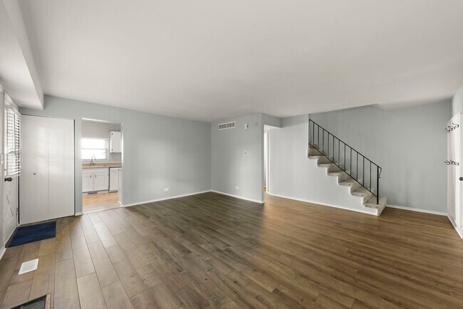 Building Photo - 2460 Devonshire Ct