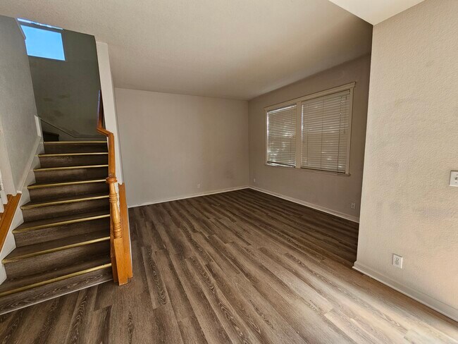 Foto del edificio - 4634 Cowell Blvd