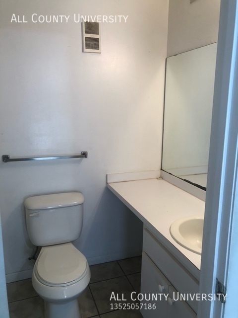 Building Photo - University Terrace Apartment For Rent