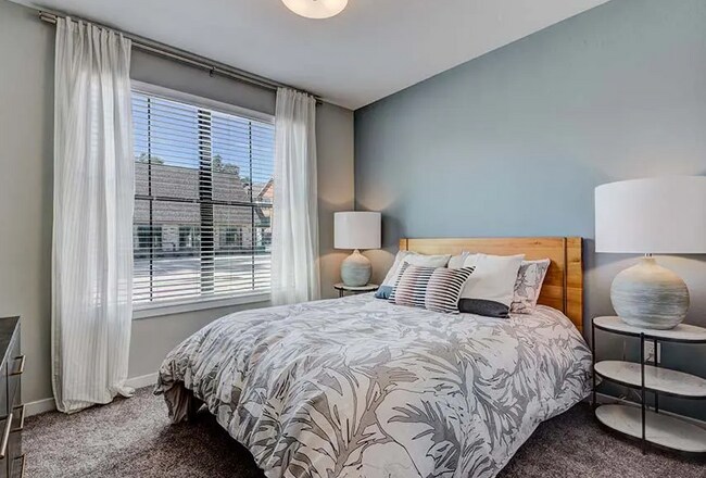 Building Photo - 500 Town Park Dr