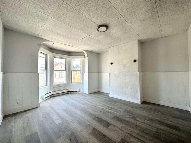 Building Photo - 44 Searing Ave