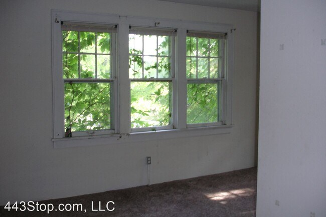 Building Photo - 6 br, 2 bath House - 1508 University Ave.