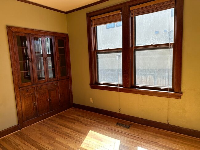 Building Photo - 673 N 27th St