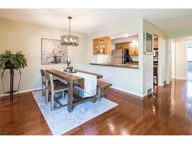 Foto del edificio - 334 W 5th St