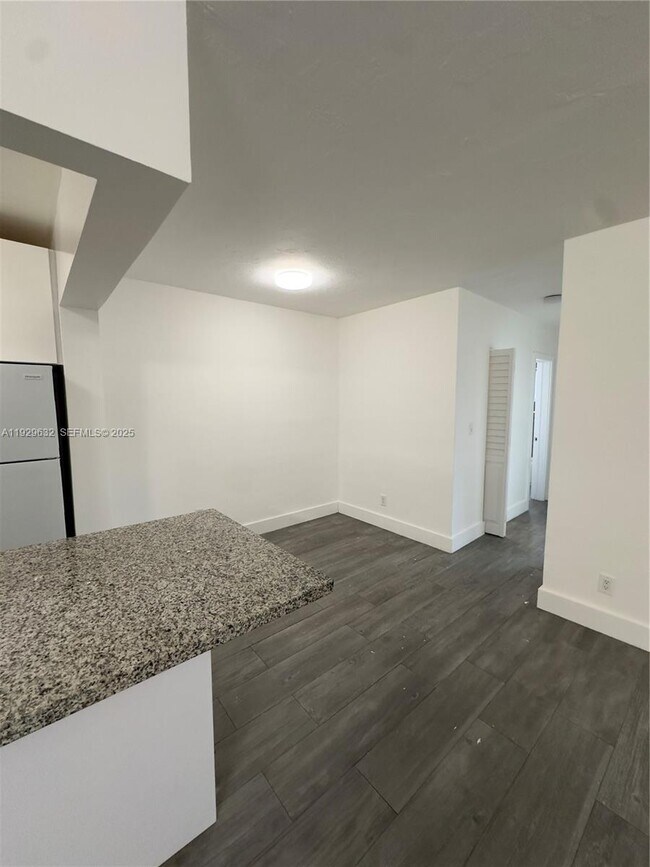 Foto del edificio - 1895 Venice Park Dr