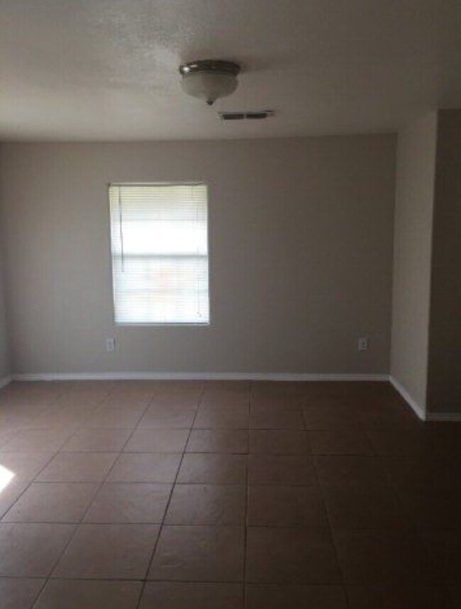 Foto del edificio - University