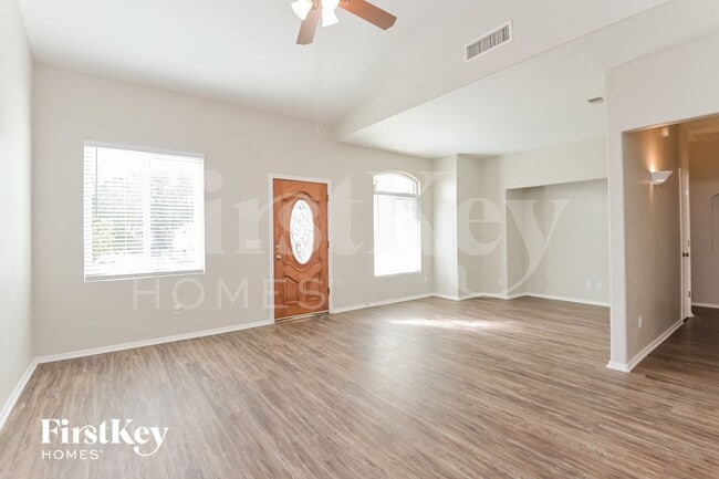 Foto del edificio - 2920 W Calle Lucinda