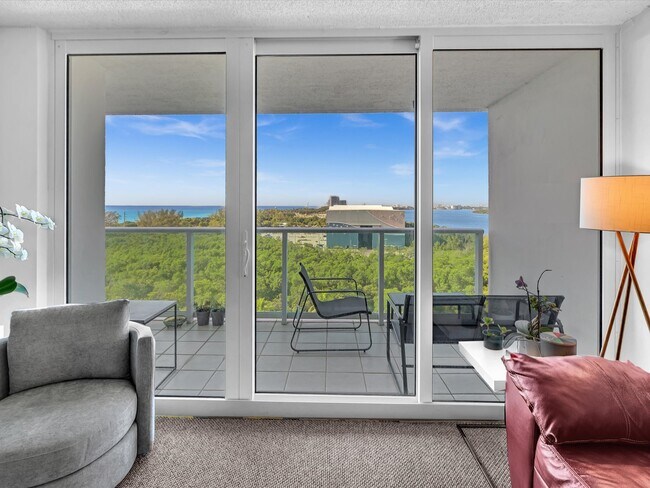 Building Photo - 100 Bayview Dr