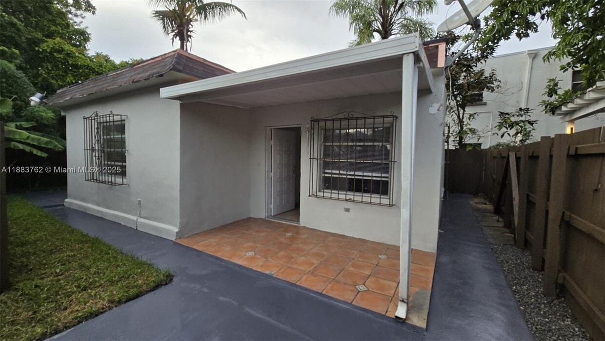 Primary Photo - 2493 SW 11th St