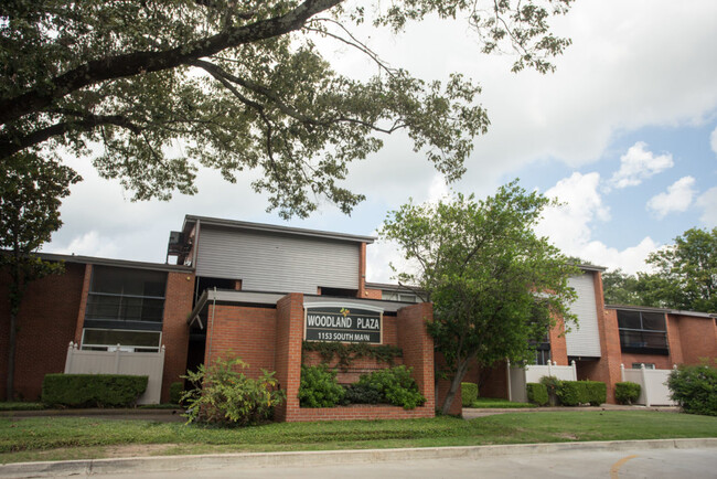 Building Photo - Woodland Plaza