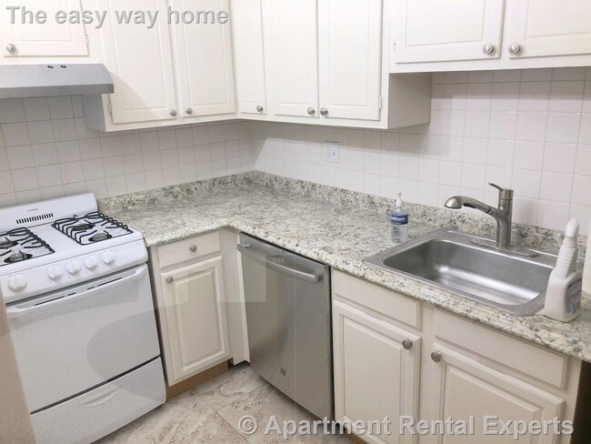Photo - 284 Harvard St Apartment