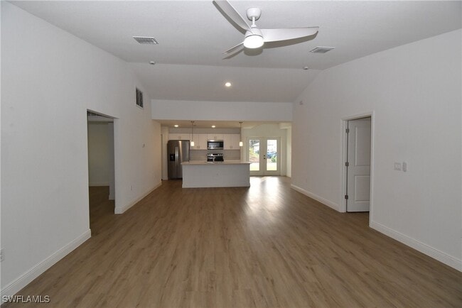 Foto del edificio - 4553 Midland St