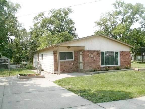 Primary Photo - 105 Michigan St