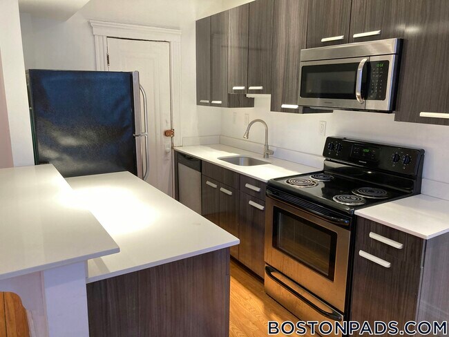 Building Photo - 117 Park Dr