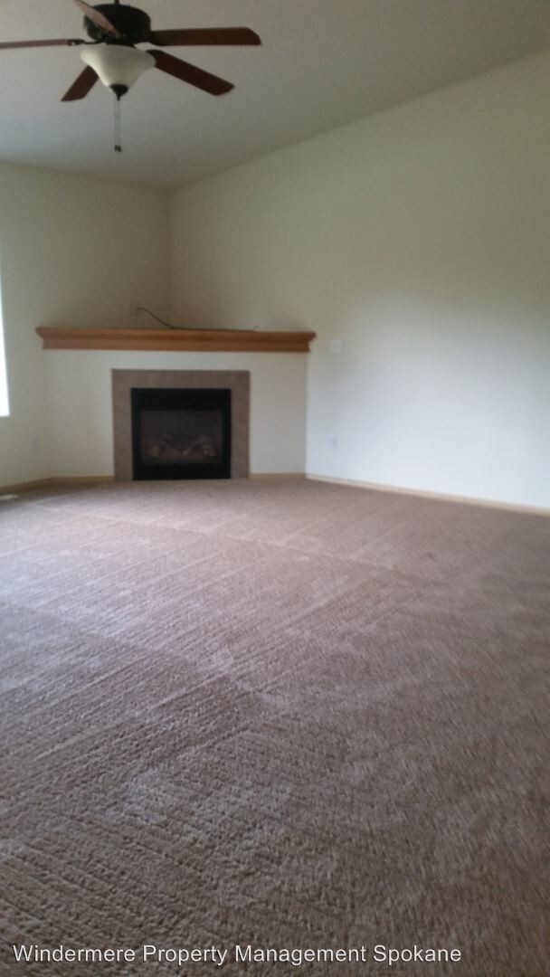 Foto del edificio - 3820 E 58th Ln